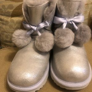 UGG size 6 metallic Gita boots with Pom Pom